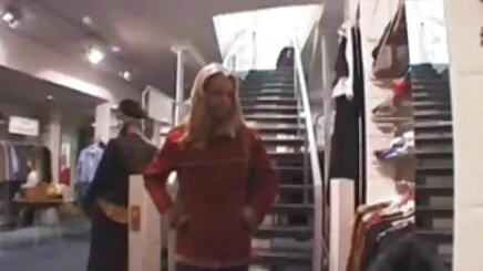 Genç giyme azeri seks filmi pembe kedi üzerinde the tablo