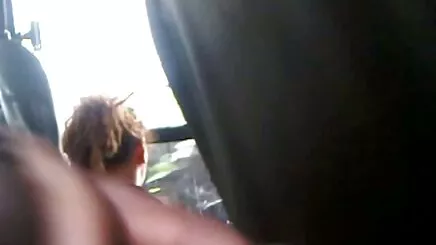 Bekleme odasında yaşlı bir adam beslerken sapık Sasha Grey, bir seks azeri video kız