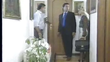 Petite sarışın bir gezi azeri sekisi izle için sıkışmış