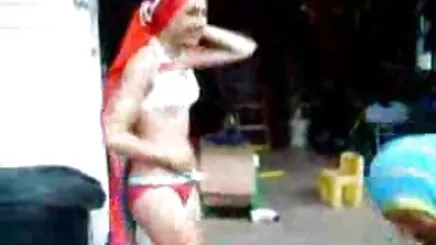 Sarışın milf horoz azeri sex porno indir seviyor
